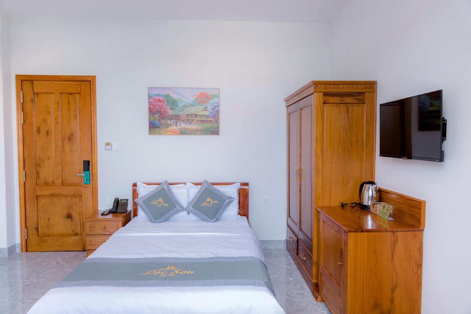Loc Son Hotel Buôn Ma Thuột Esterno foto