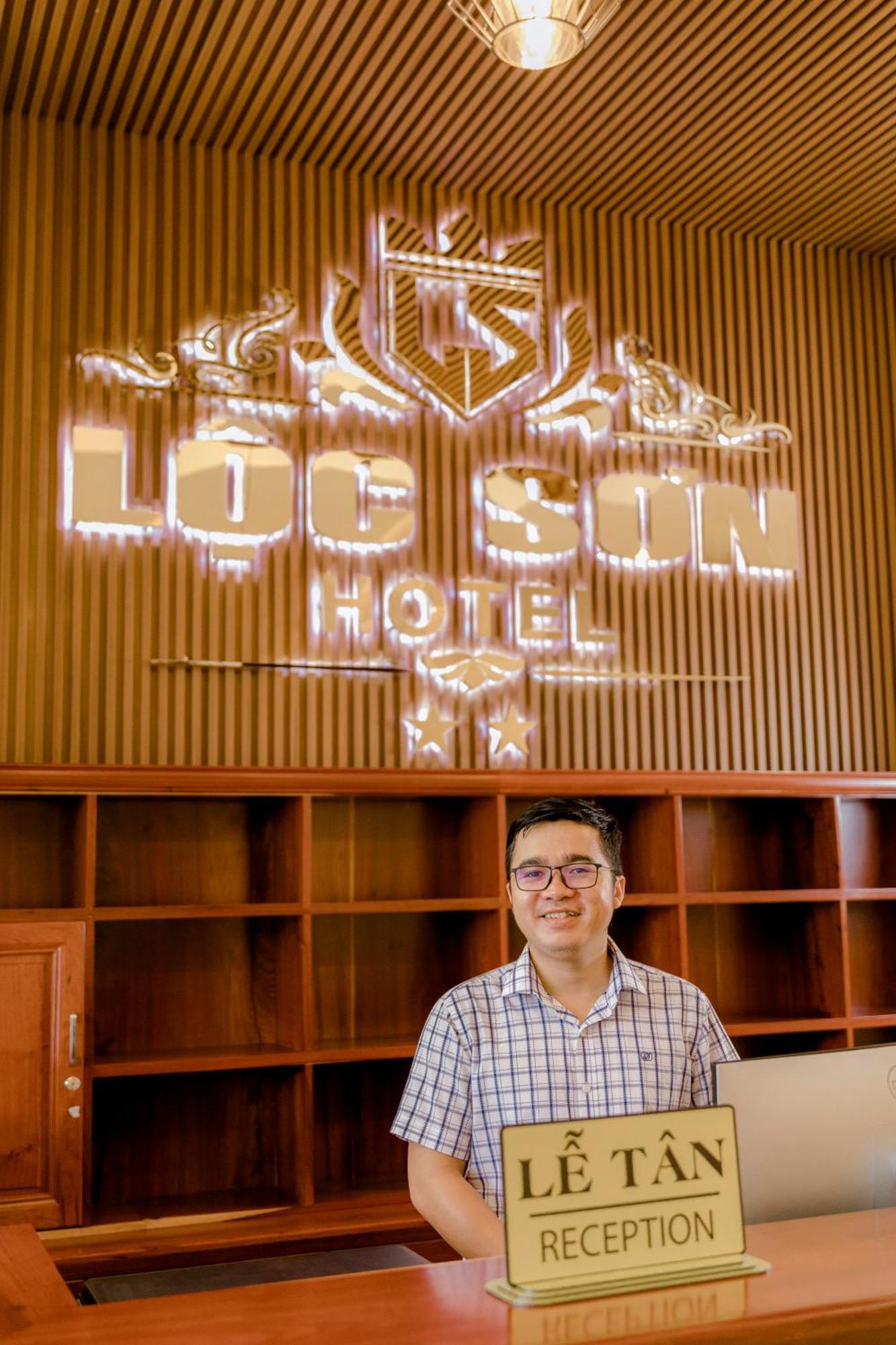 Loc Son Hotel Buôn Ma Thuột Esterno foto