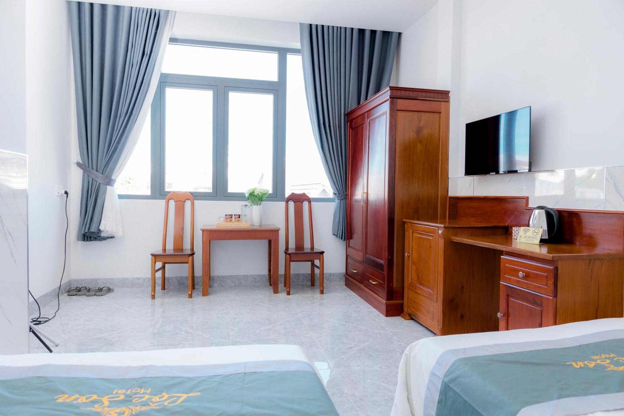 Loc Son Hotel Buôn Ma Thuột Esterno foto