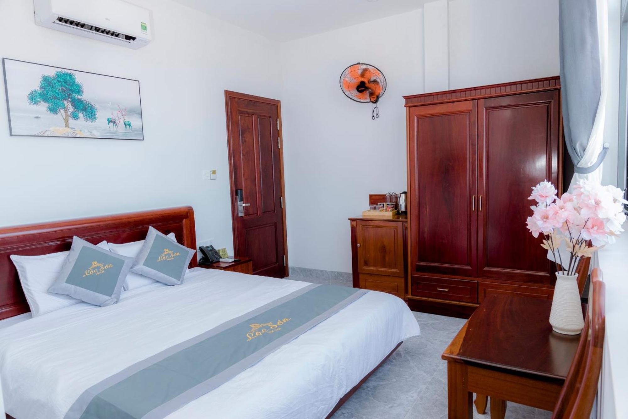 Loc Son Hotel Buôn Ma Thuột Esterno foto