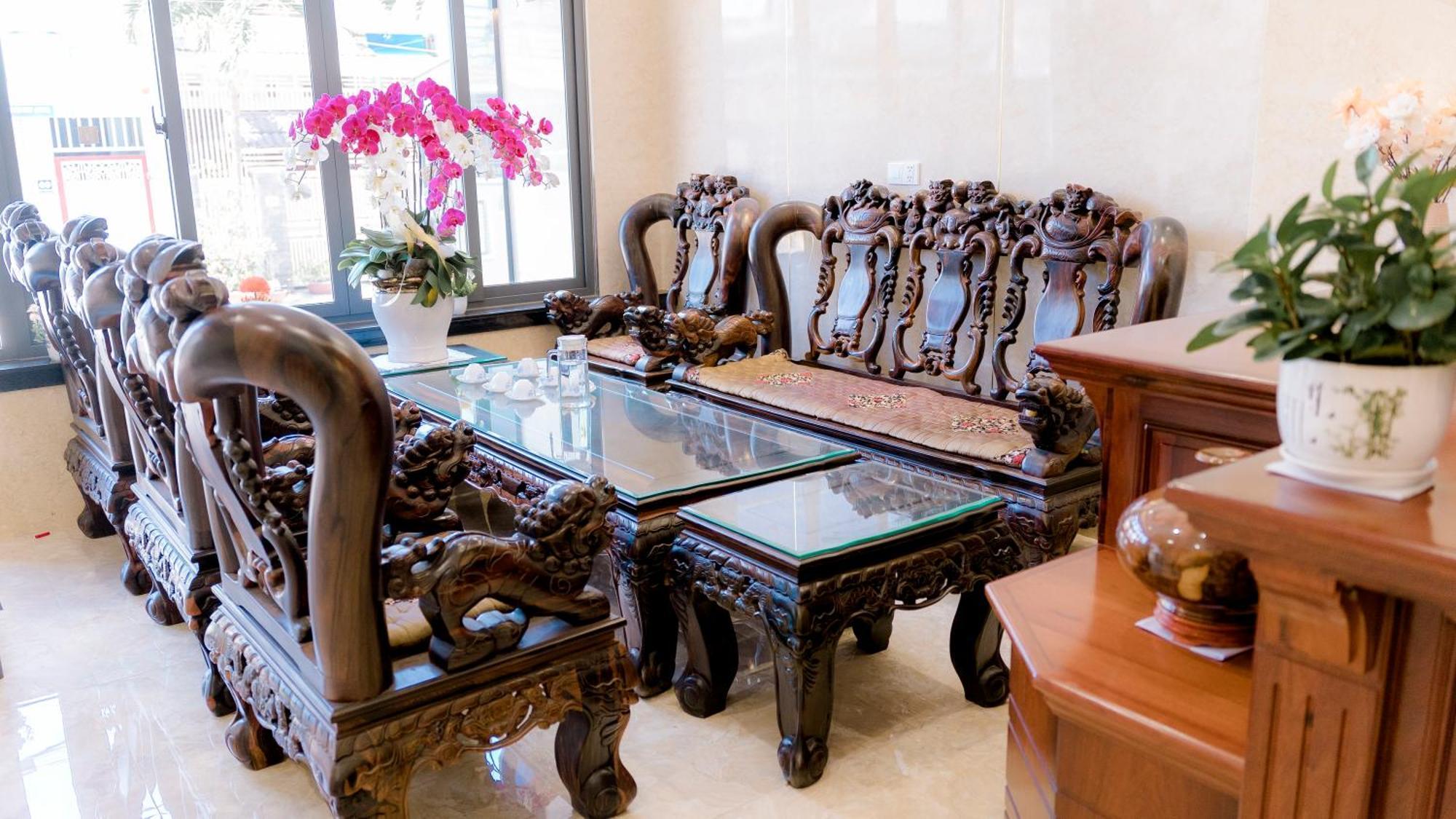 Loc Son Hotel Buôn Ma Thuột Esterno foto