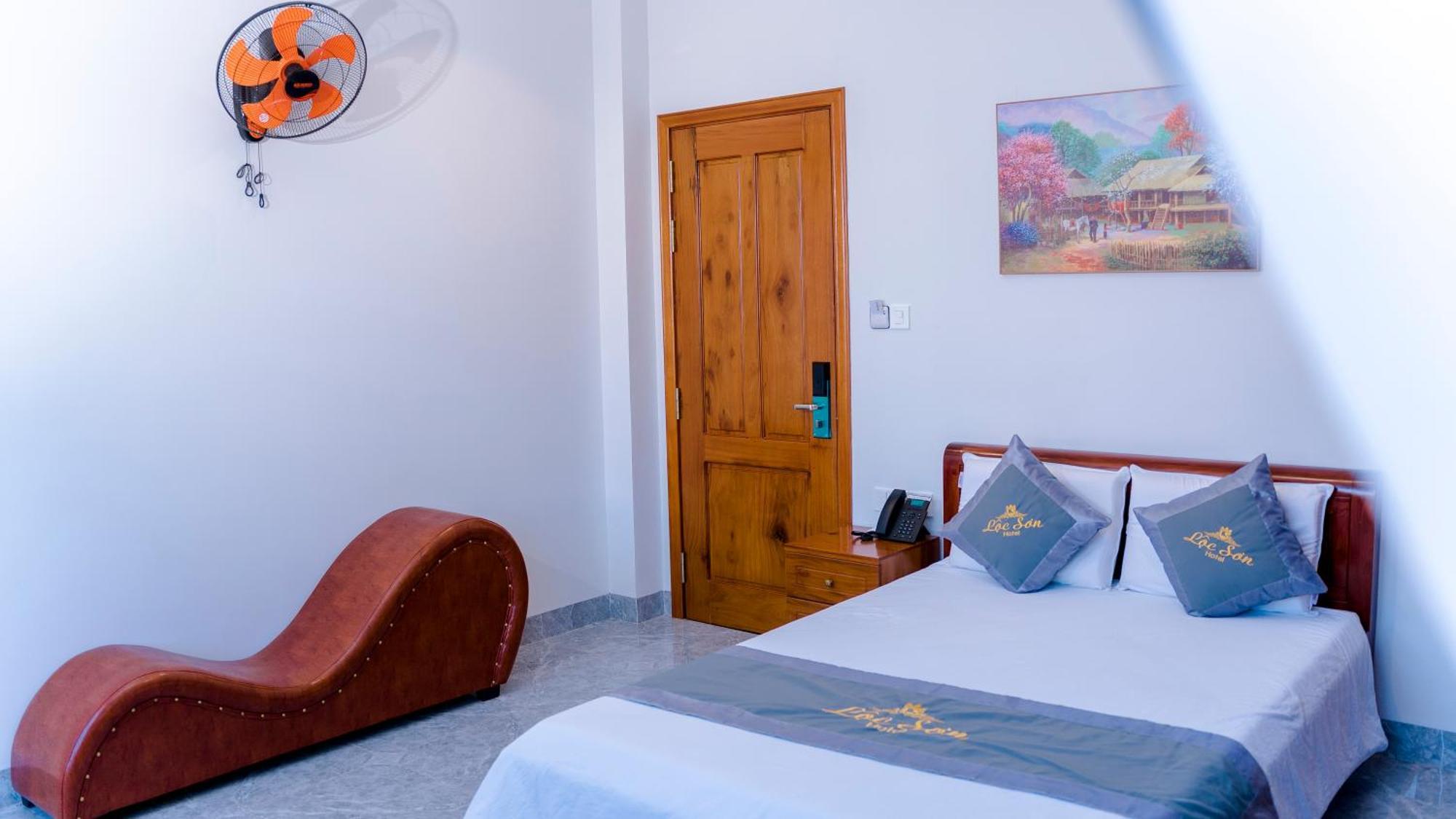 Loc Son Hotel Buôn Ma Thuột Esterno foto